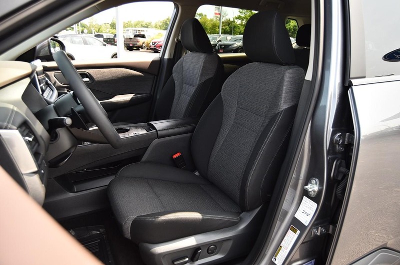 Nissan Rogue Vehicle Image 19