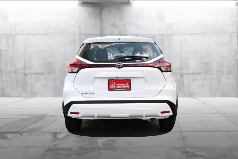 Nissan Kicks Play Vehicle Image 02