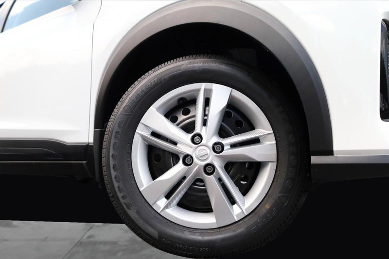 Nissan Kicks Play Vehicle Image 04