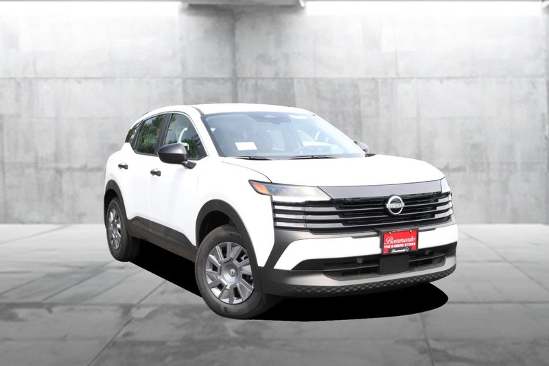 Nissan Kicks Vehicle Full-screen Gallery Image 2