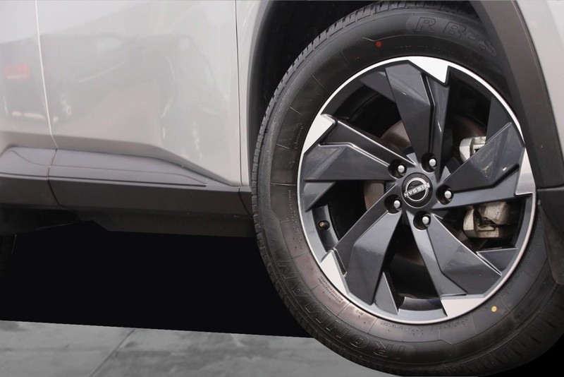 Nissan Rogue Vehicle Image 03