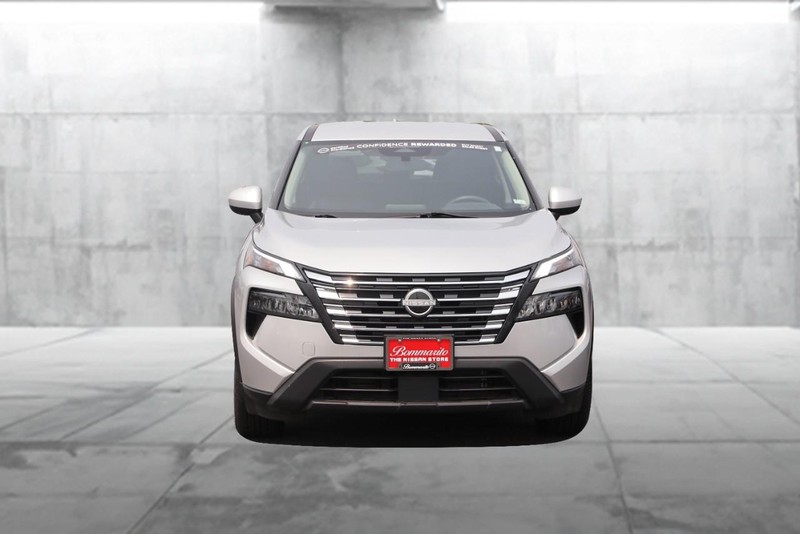 Nissan Rogue Vehicle Image 04