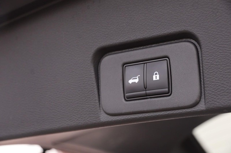 Nissan Rogue Vehicle Image 08