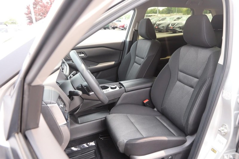 Nissan Rogue Vehicle Image 09