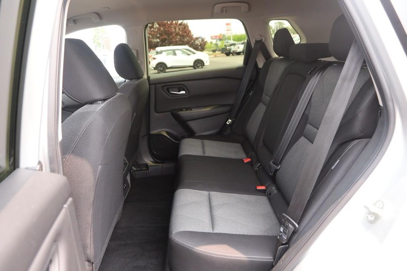 Nissan Rogue Vehicle Image 10