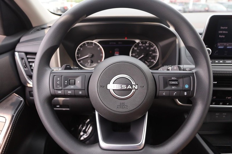 Nissan Rogue Vehicle Image 11