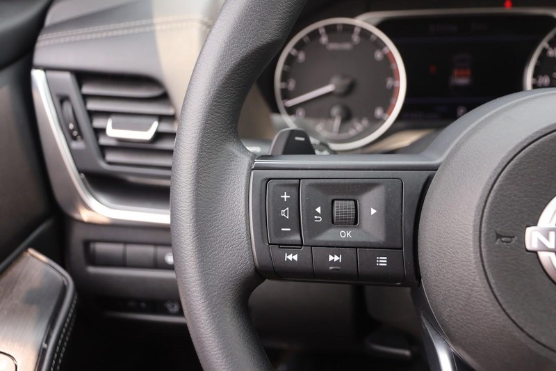 Nissan Rogue Vehicle Image 12