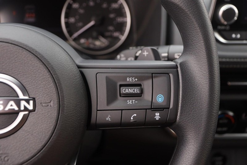Nissan Rogue Vehicle Image 13