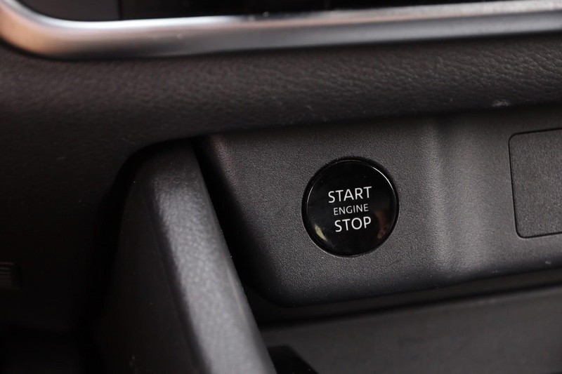Nissan Rogue Vehicle Image 15
