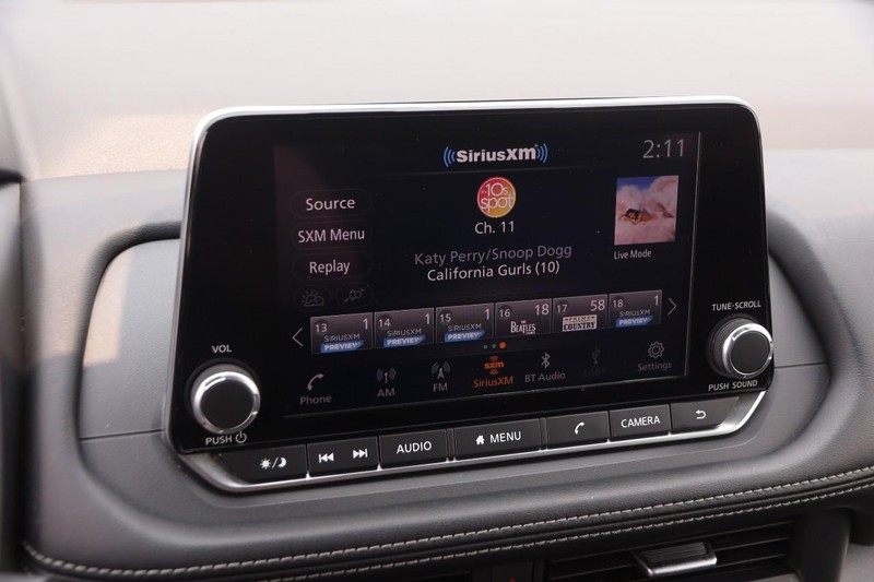Nissan Rogue Vehicle Image 16