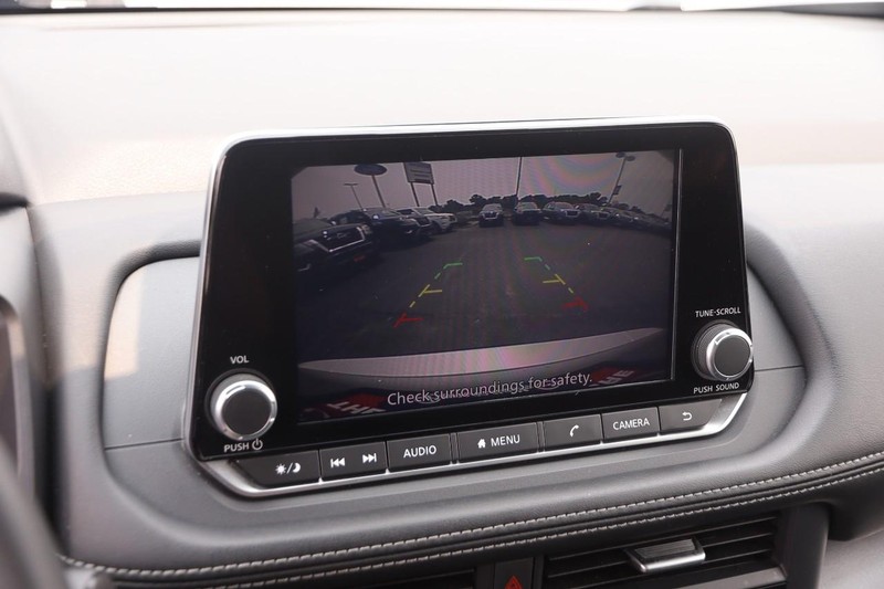 Nissan Rogue Vehicle Image 17