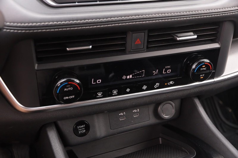 Nissan Rogue Vehicle Image 18