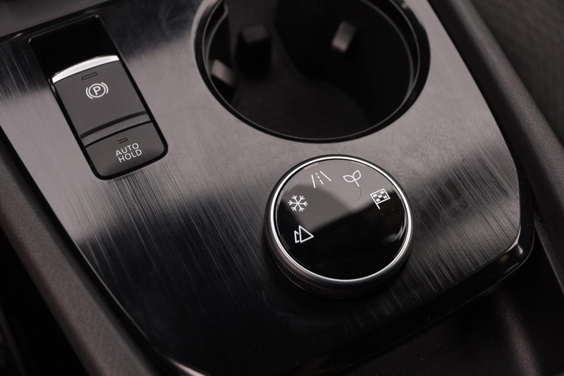 Nissan Rogue Vehicle Image 19