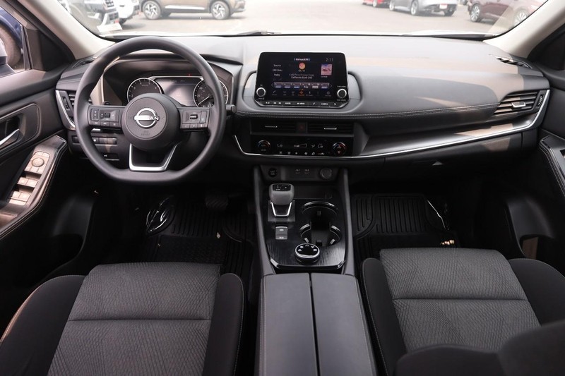 Nissan Rogue Vehicle Image 21