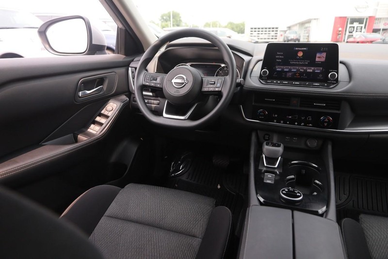 Nissan Rogue Vehicle Image 22