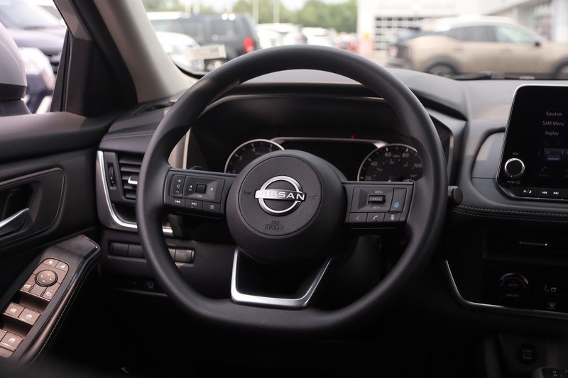 Nissan Rogue Vehicle Image 23