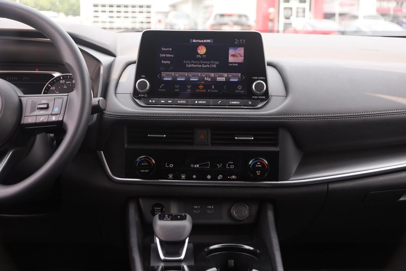 Nissan Rogue Vehicle Image 24
