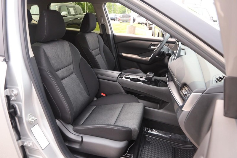 Nissan Rogue Vehicle Image 26
