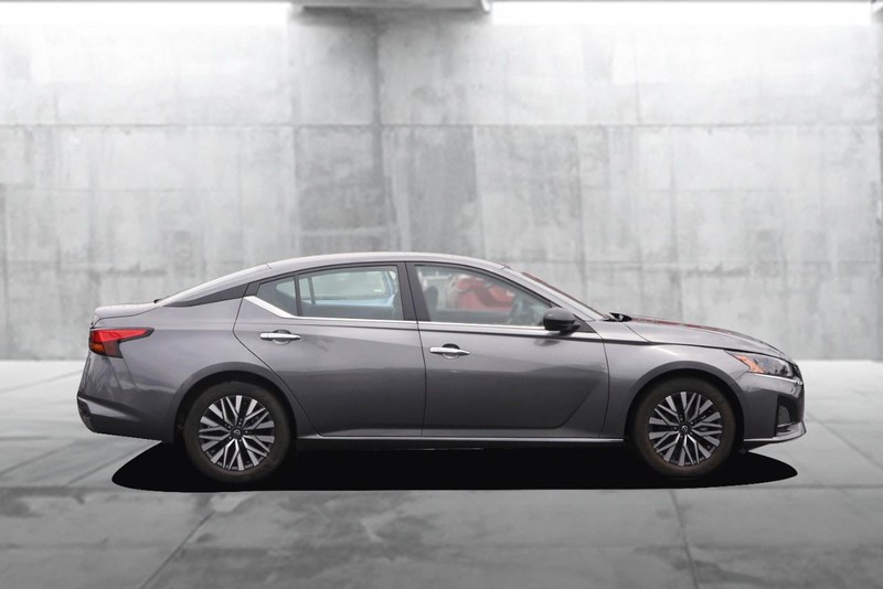 Nissan Altima Vehicle Image 05