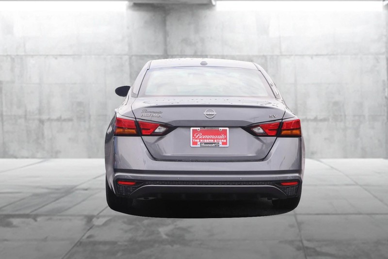 Nissan Altima Vehicle Image 06