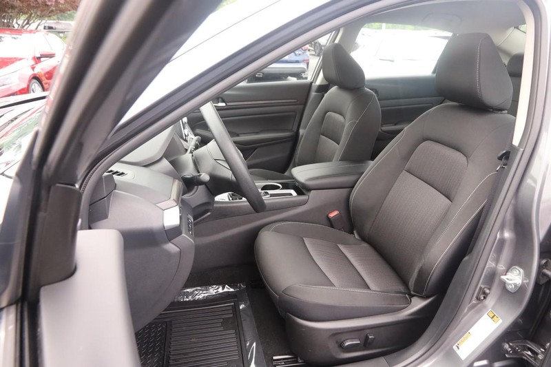 Nissan Altima Vehicle Image 08