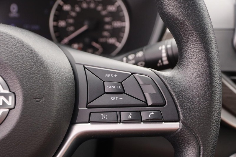 Nissan Altima Vehicle Image 12