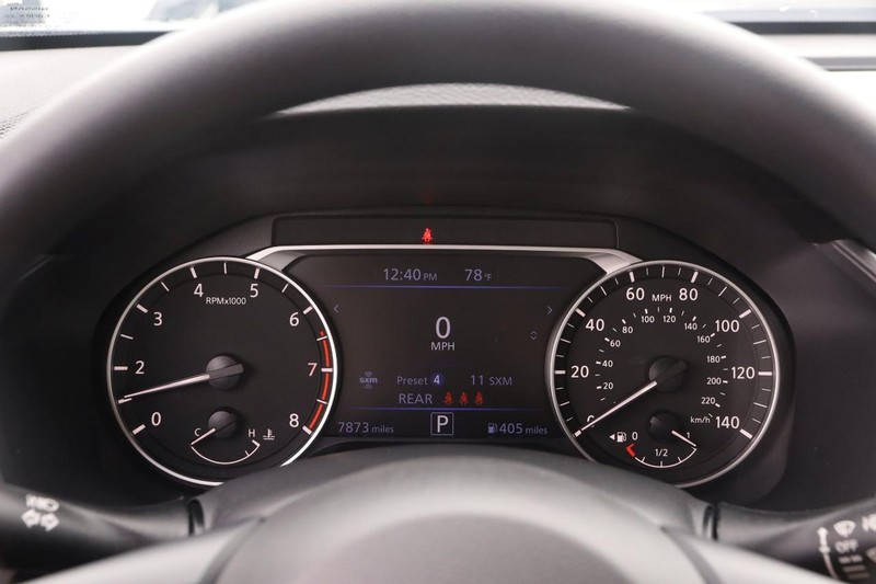 Nissan Altima Vehicle Image 13