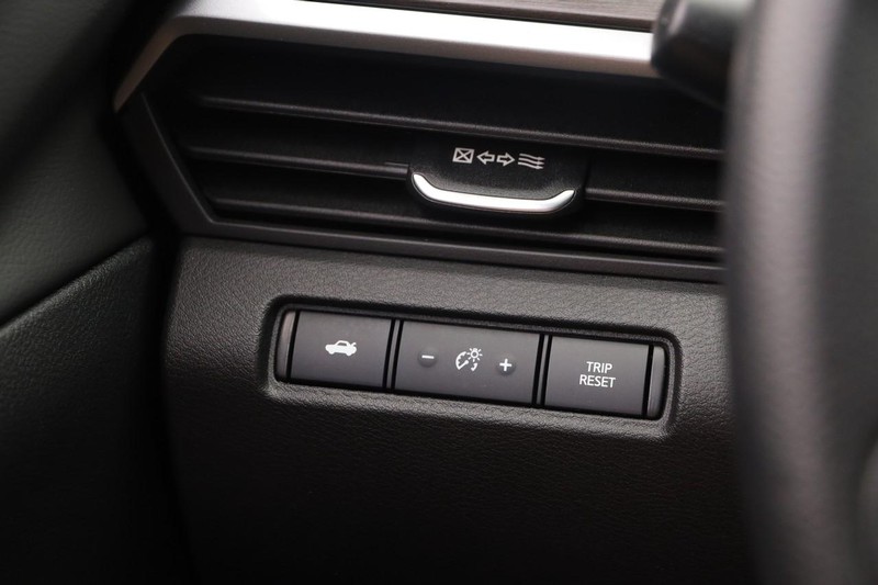 Nissan Altima Vehicle Image 18