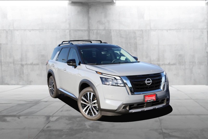 Nissan Pathfinder Vehicle Image 02