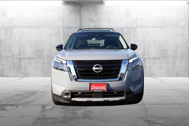 Nissan Pathfinder Vehicle Image 04