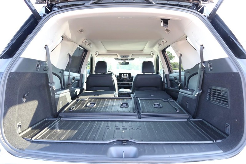 Nissan Pathfinder Vehicle Image 09