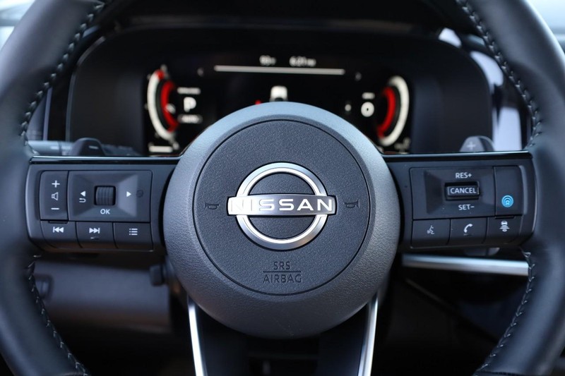 Nissan Pathfinder Vehicle Image 14