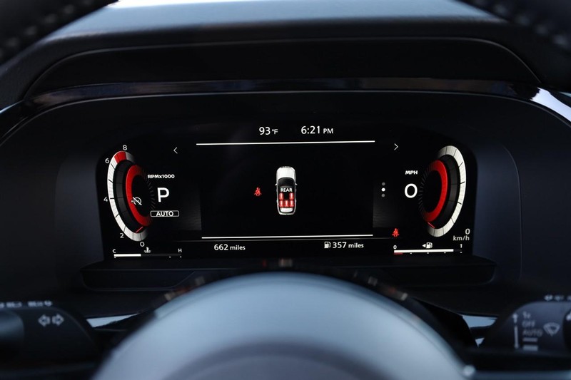 Nissan Pathfinder Vehicle Image 15