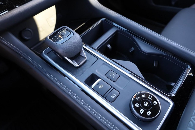 Nissan Pathfinder Vehicle Image 21