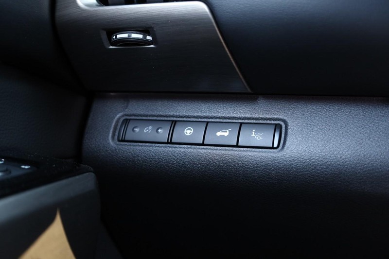 Nissan Pathfinder Vehicle Image 23