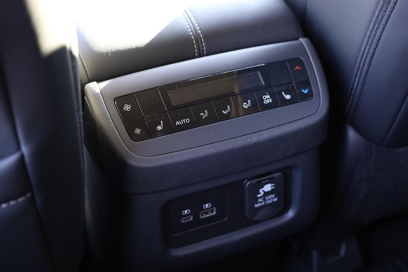 Nissan Pathfinder Vehicle Image 26