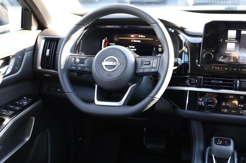 Nissan Pathfinder Vehicle Image 28