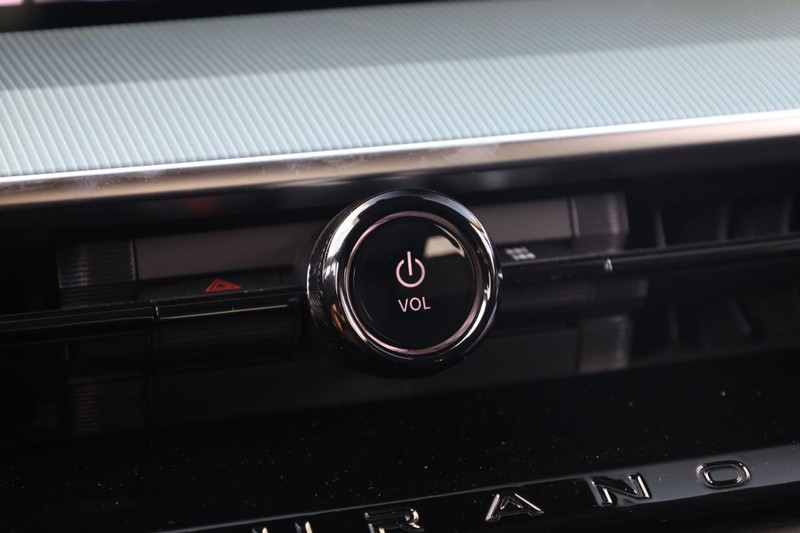 Nissan Murano Vehicle Image 15