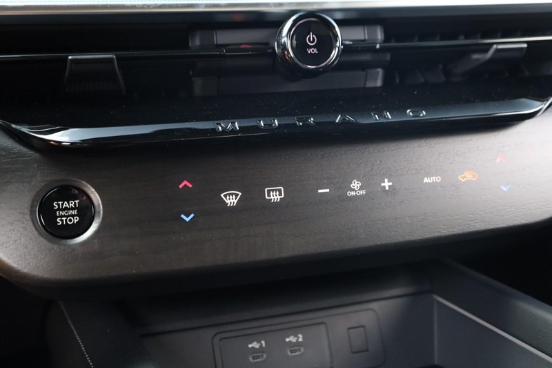 Nissan Murano Vehicle Image 16