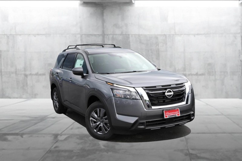 Nissan Pathfinder Vehicle Image 02