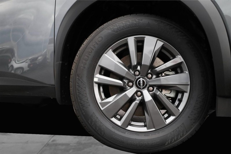 Nissan Pathfinder Vehicle Image 03