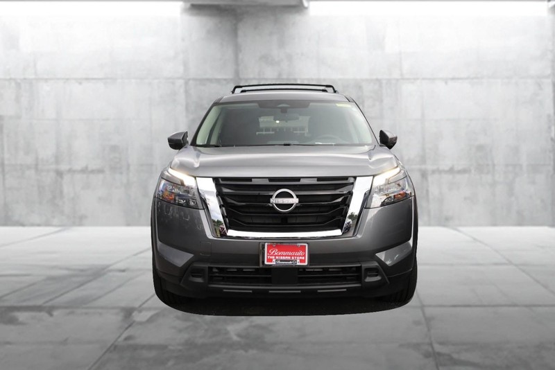 Nissan Pathfinder Vehicle Image 04