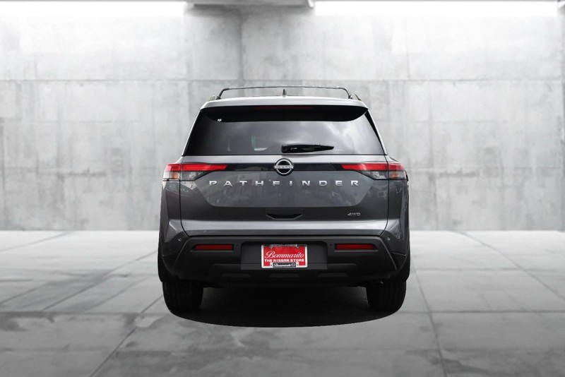 Nissan Pathfinder Vehicle Image 06