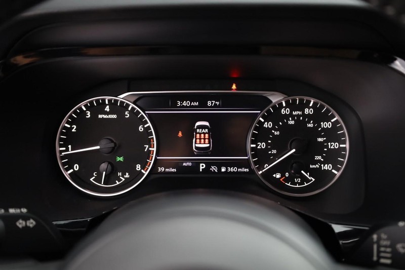 Nissan Pathfinder Vehicle Image 13