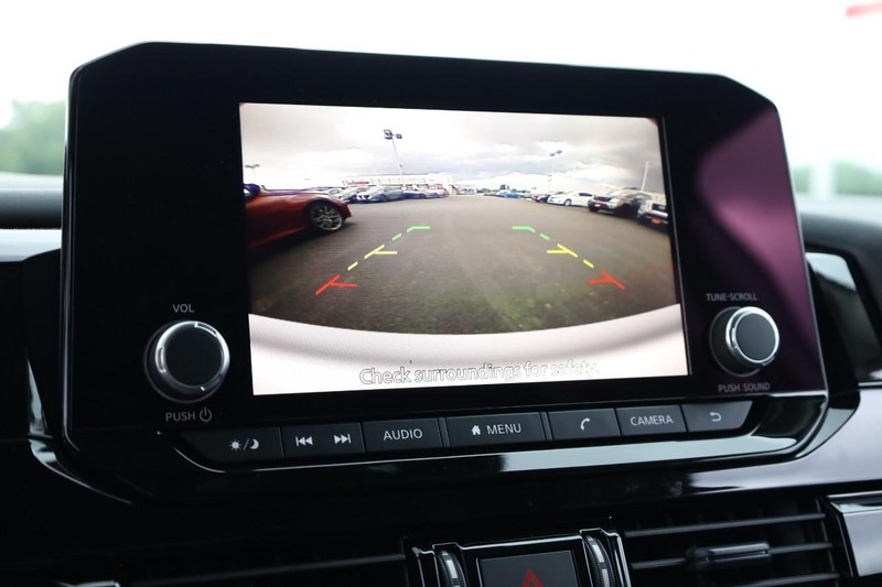 Nissan Pathfinder Vehicle Image 15