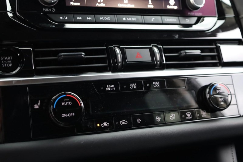 Nissan Pathfinder Vehicle Image 16