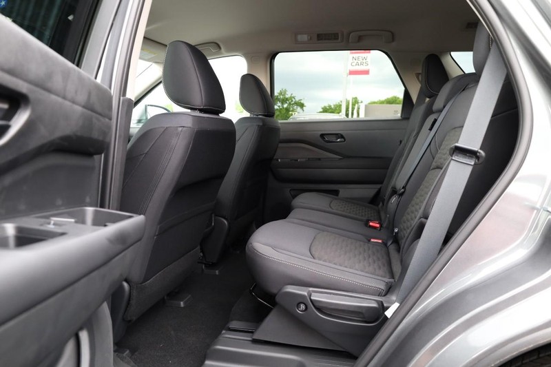 Nissan Pathfinder Vehicle Image 23