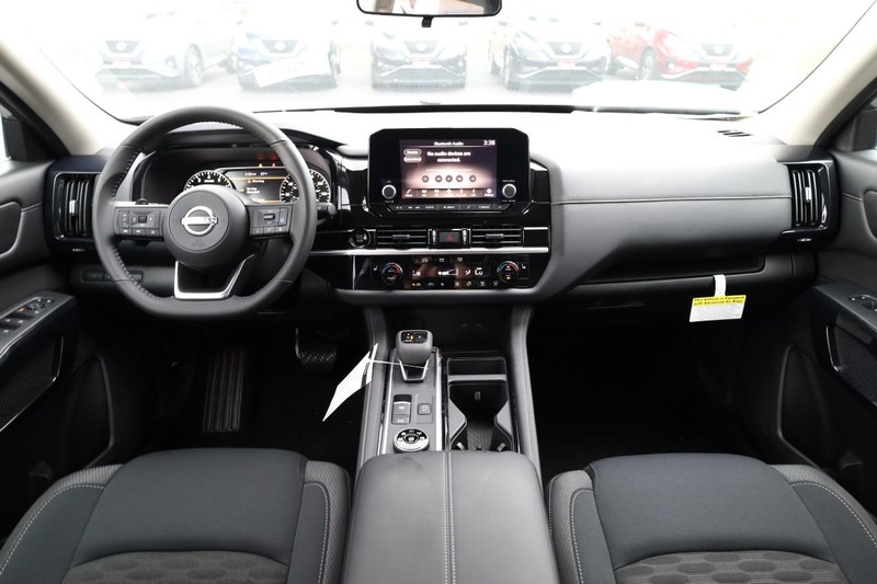 Nissan Pathfinder Vehicle Image 25