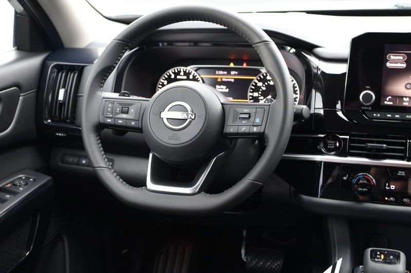 Nissan Pathfinder Vehicle Image 26