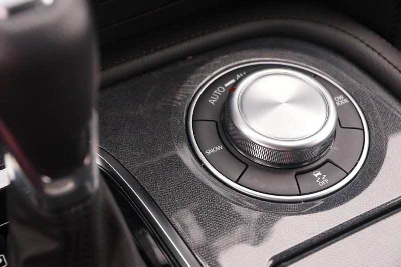 Nissan Armada Vehicle Image 19